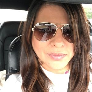 Meet your Posher, Ana